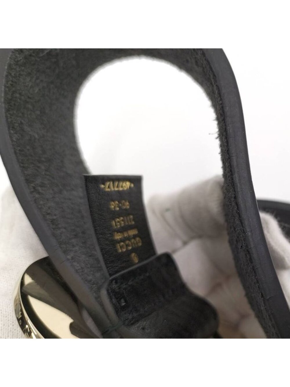 Gucci Holeless Belt Heart Buckle Leather Black - Picture 9 of 10